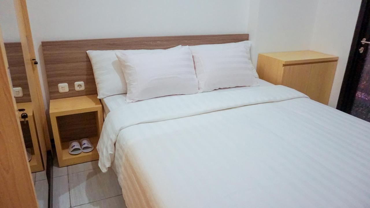 Cordova Suites Semarang Esterno foto
