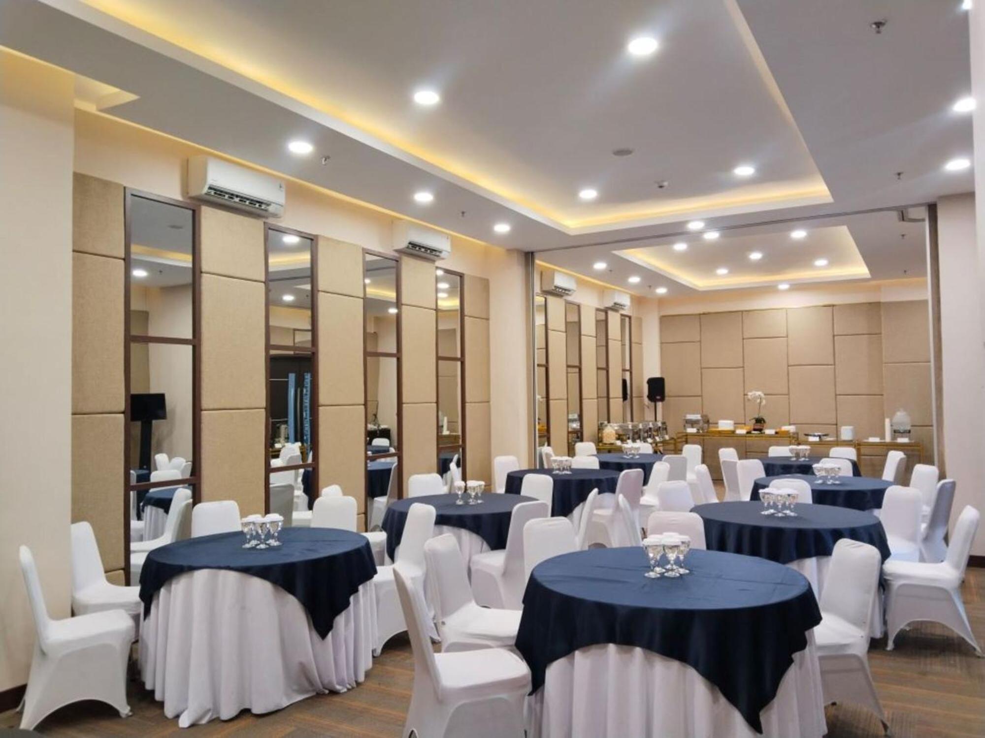 Cordova Suites Semarang Esterno foto