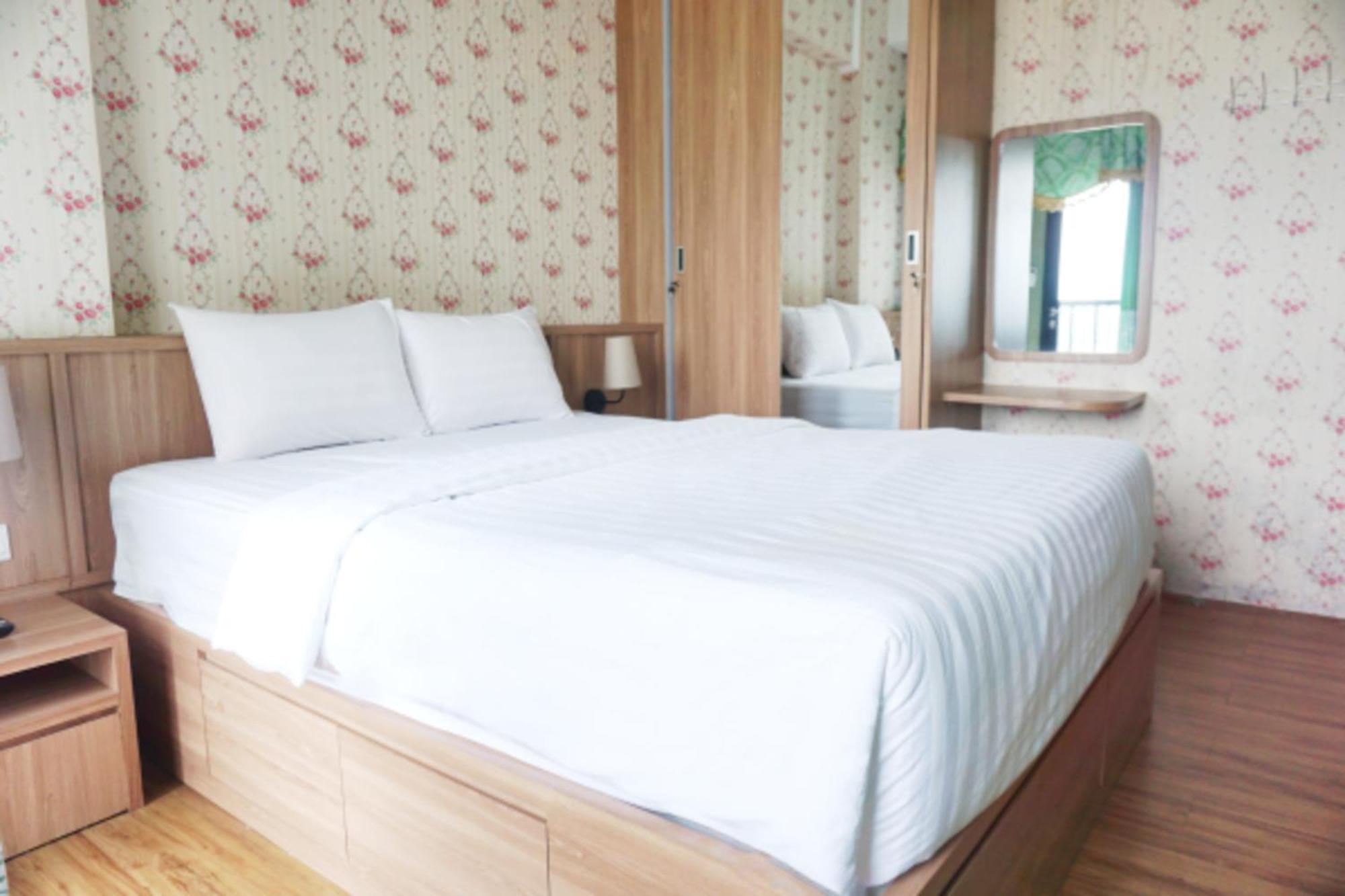 Cordova Suites Semarang Esterno foto