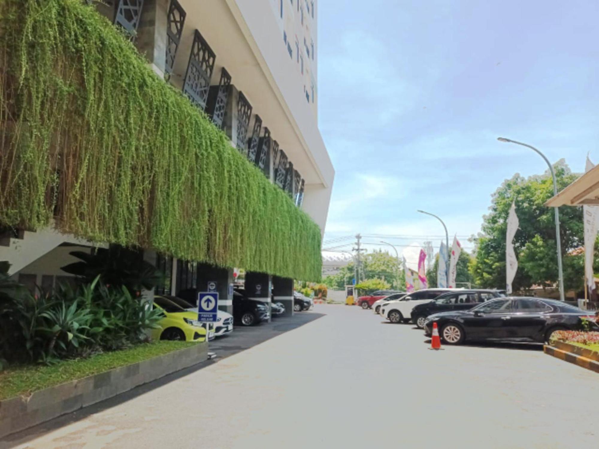 Cordova Suites Semarang Esterno foto