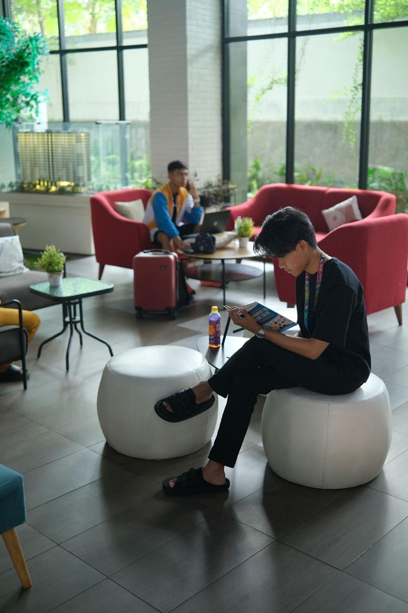 Cordova Suites Semarang Esterno foto