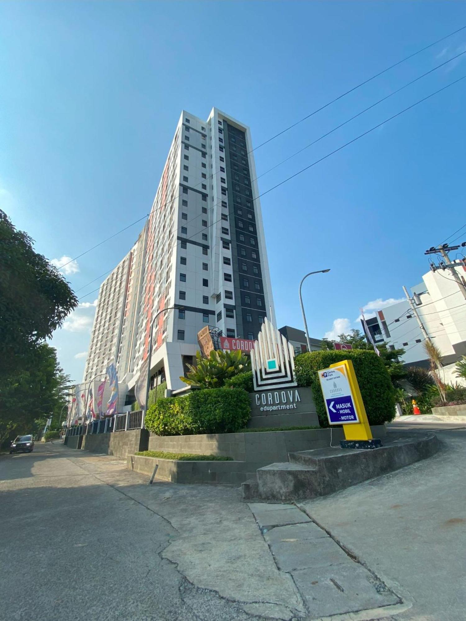 Cordova Suites Semarang Esterno foto