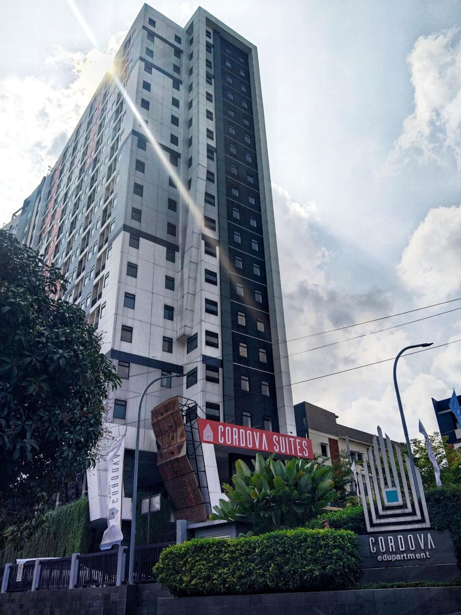 Cordova Suites Semarang Esterno foto