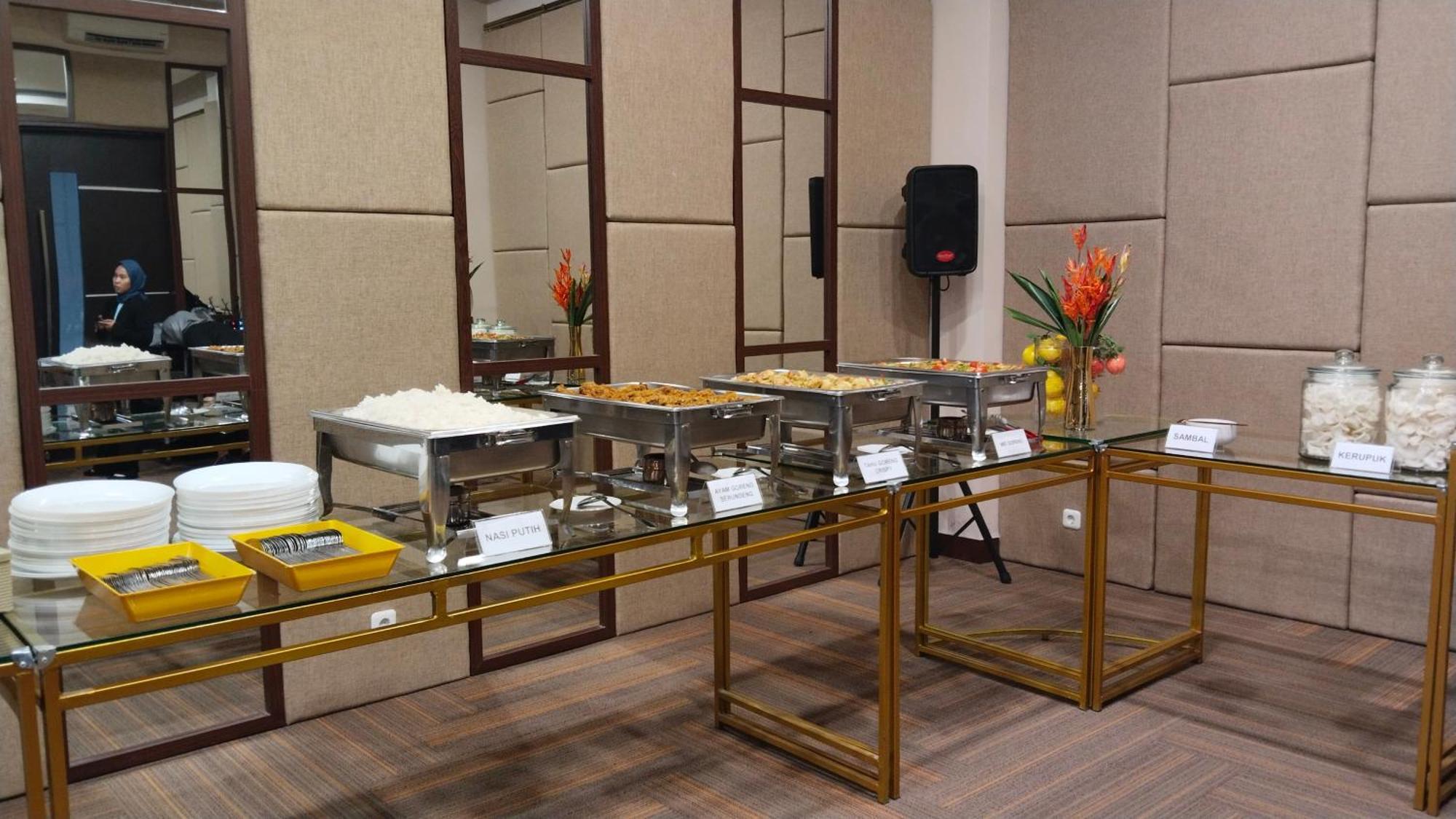 Cordova Suites Semarang Esterno foto
