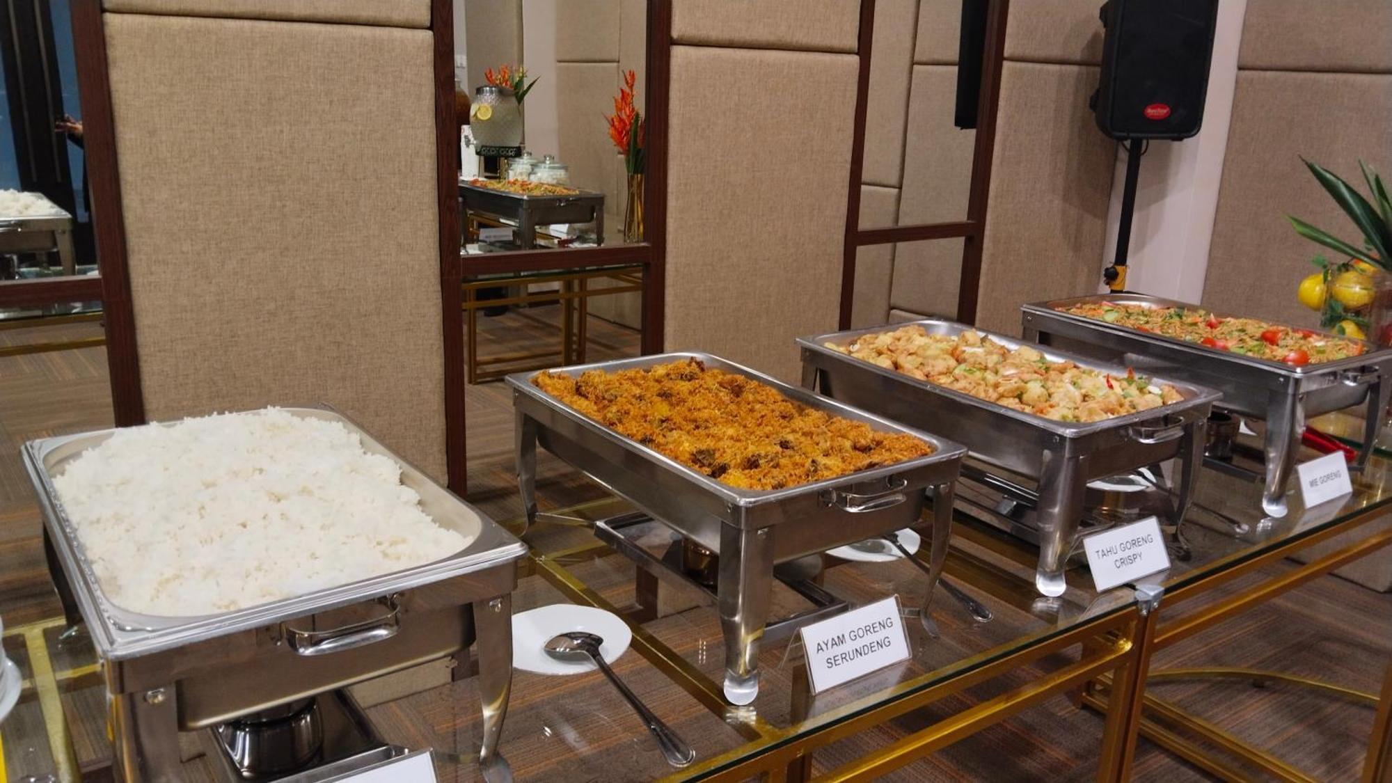 Cordova Suites Semarang Esterno foto